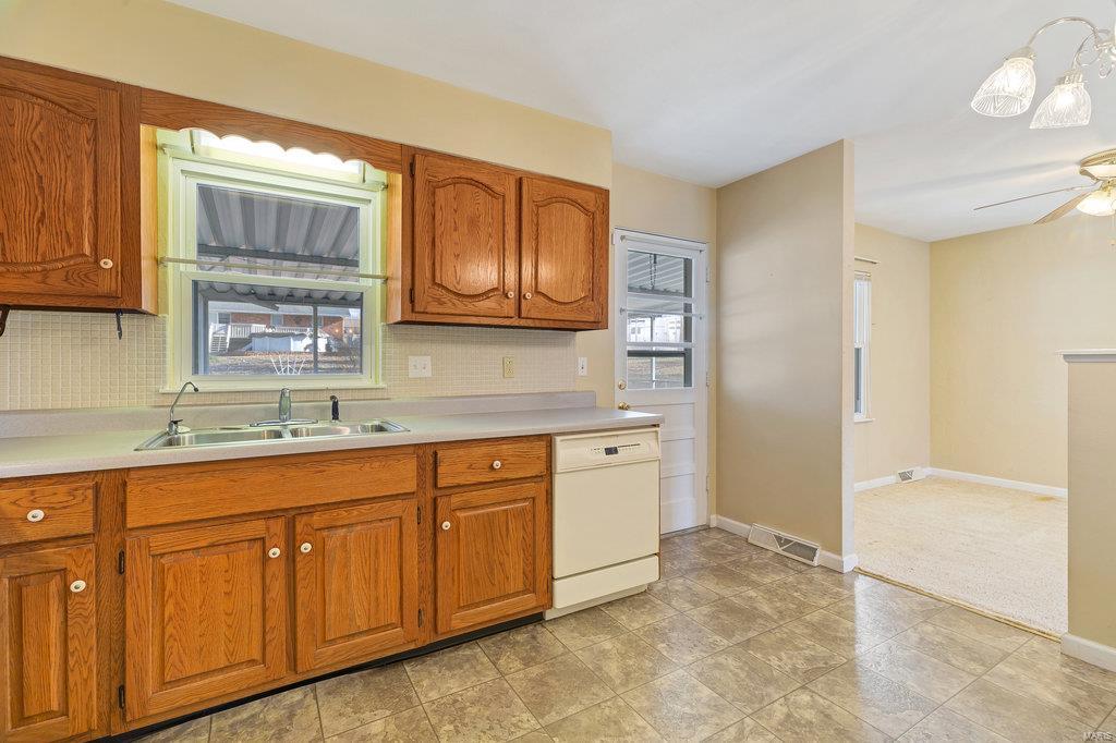 322 South Riebeling Street Columbia, IL 62236 - Photo 14 of 38