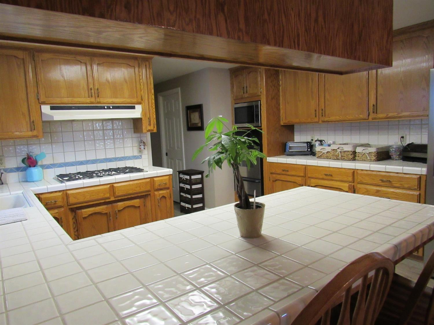 1922 Sundance Lane Madera, CA 93637 - Photo 16 of 81