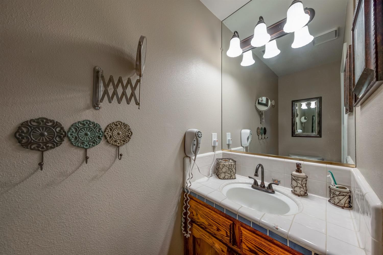 1922 Sundance Lane Madera, CA 93637 - Photo 26 of 81