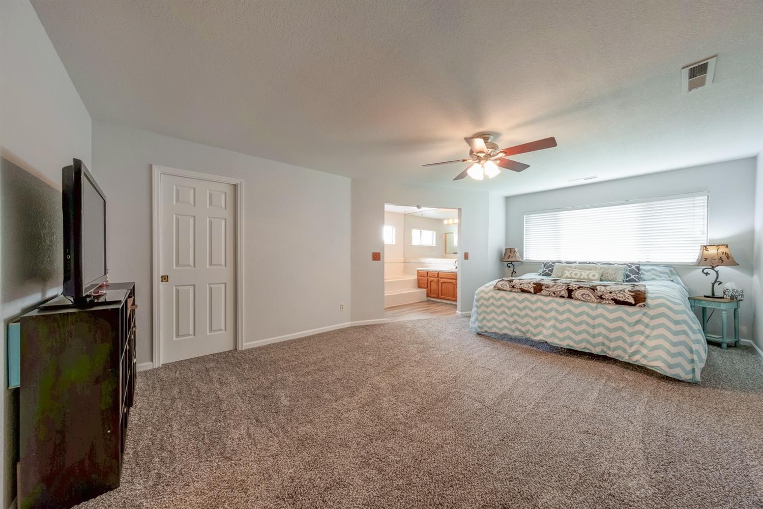 1922 Sundance Lane Madera, CA 93637 - Photo 38 of 81