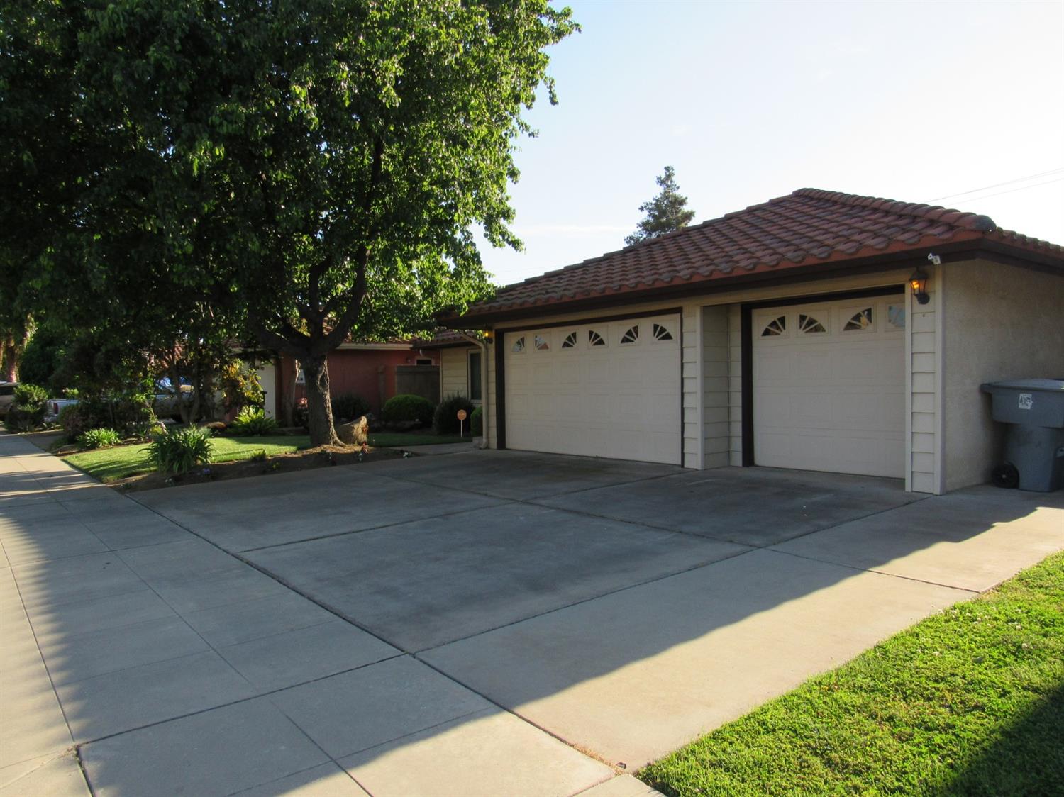 1922 Sundance Lane Madera, CA 93637 - Photo 5 of 81