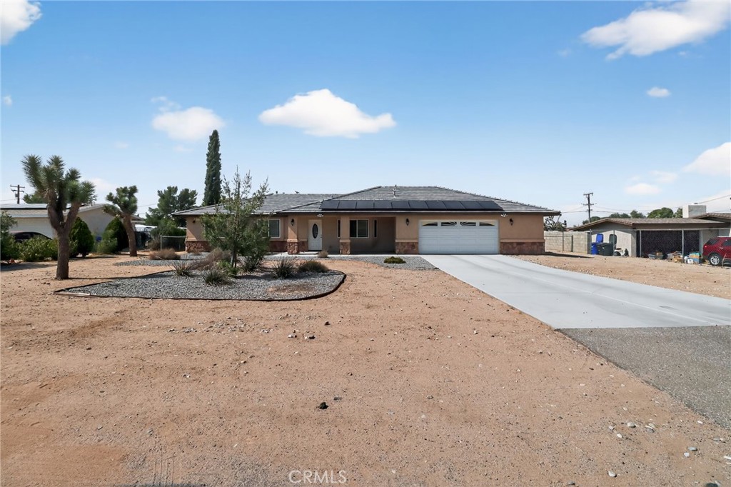 20726 Nisqually Road Apple Valley, CA 92308 - Photo 3 of 16