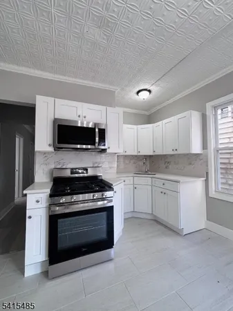 $2,100 | 18 Eagle Avenue, Unit 2, Paterson, NJ 07503