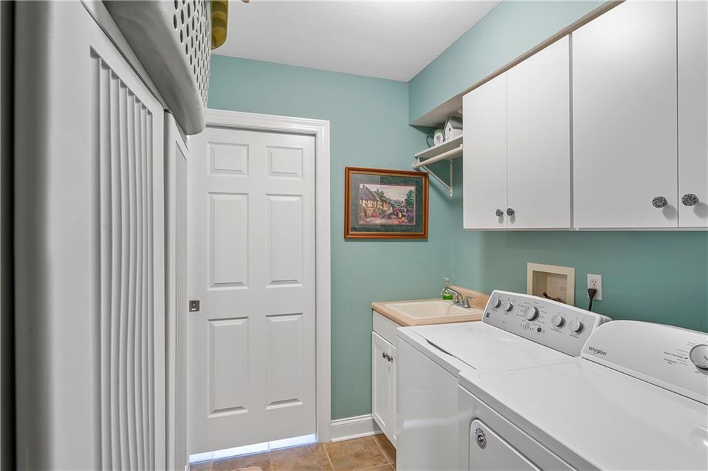222 Arch Street, Unit E Verona, PA 15147 - Photo 18 of 24 a utility room with dryer and washer