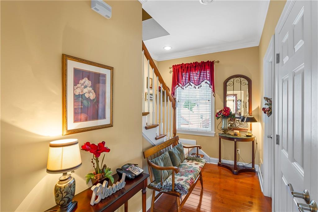 222 Arch Street, Unit E Verona, PA 15147 - Photo 9 of 24 a view of a interior of the house