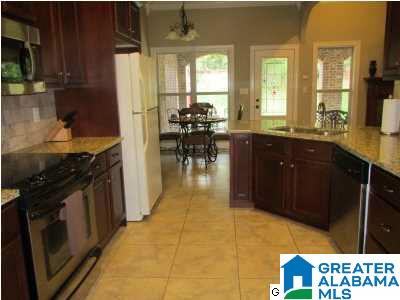 247 Strathaven Lane Pelham, AL 35124 - Photo 4 of 6