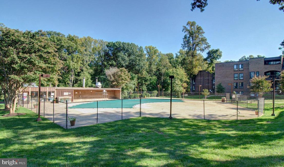 11256 Chestnut Grove Square, Unit 243 Reston, VA 20190 - Photo 19 of 21 Gallery Image 19
