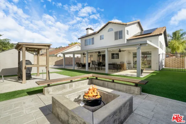 a view of entryway and hall