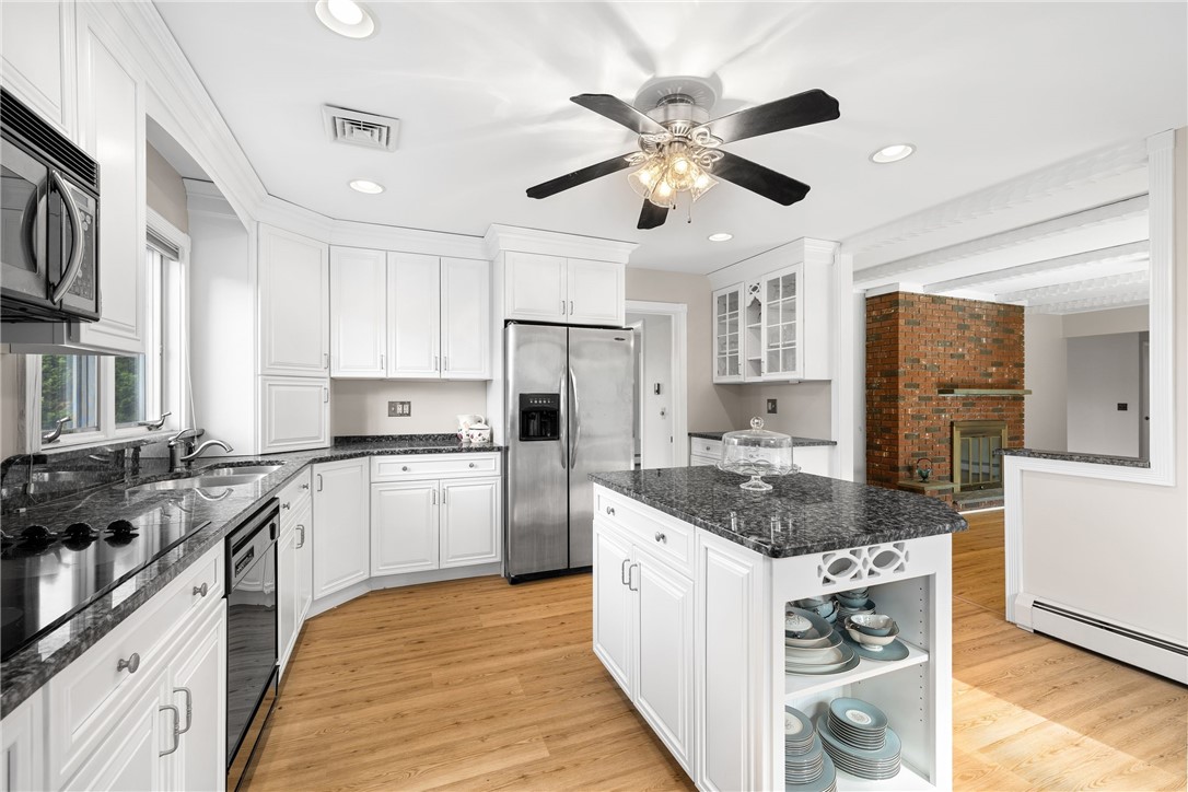 23 Hillview Drive Westerly, RI 02891 - Photo 4 of 32 New kitchen