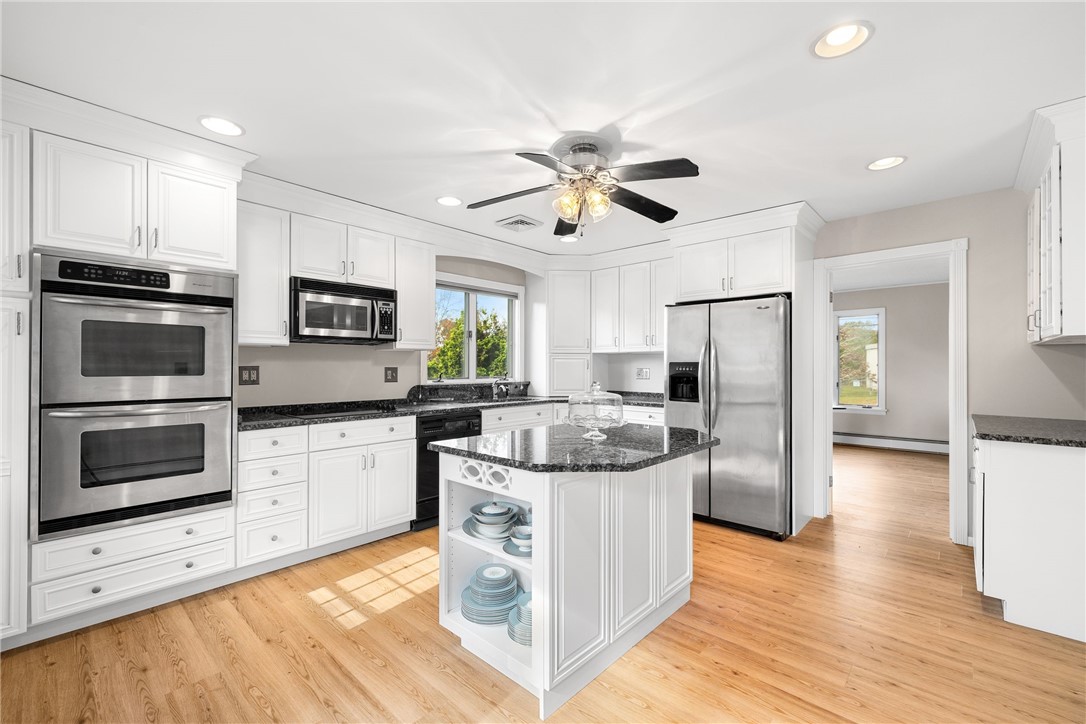 23 Hillview Drive Westerly, RI 02891 - Photo 5 of 32