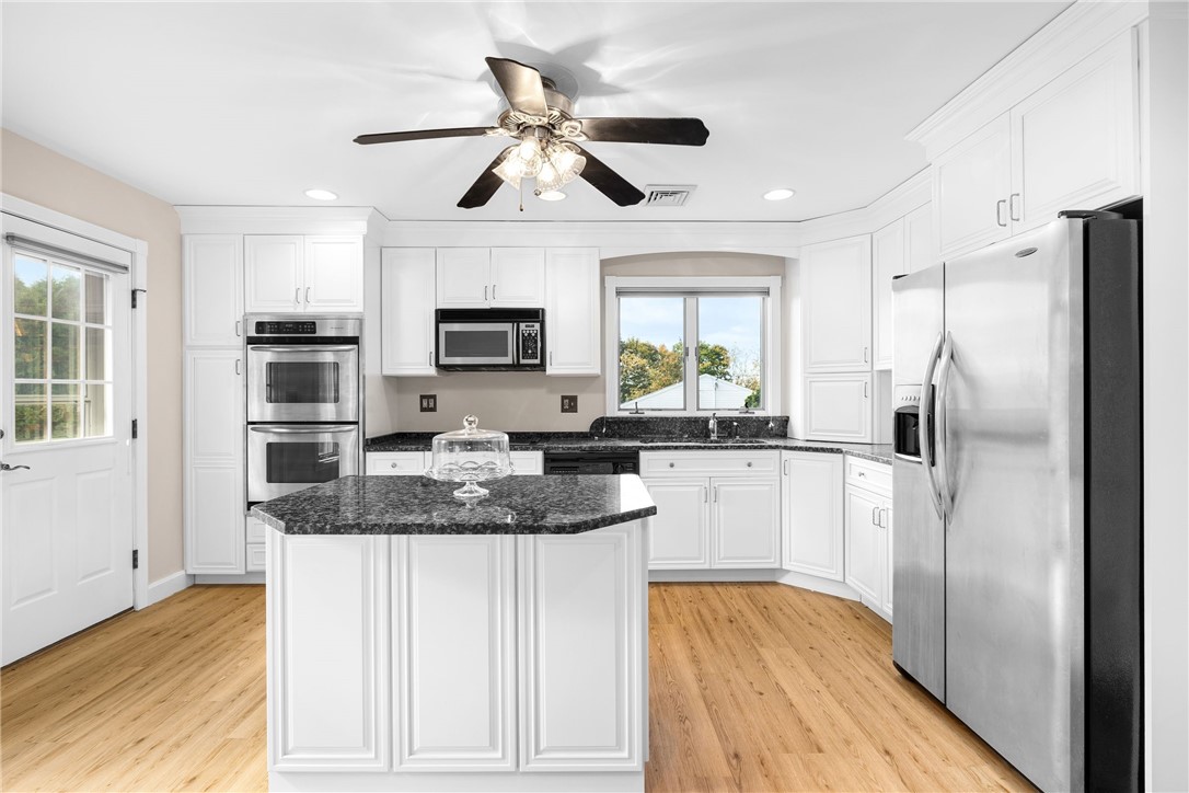 23 Hillview Drive Westerly, RI 02891 - Photo 6 of 32