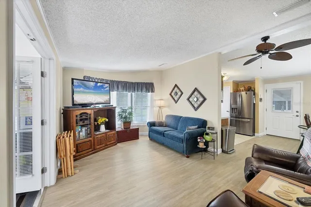 $184,900 | 5707 45th Street East, Unit 158, Bradenton, FL 34203