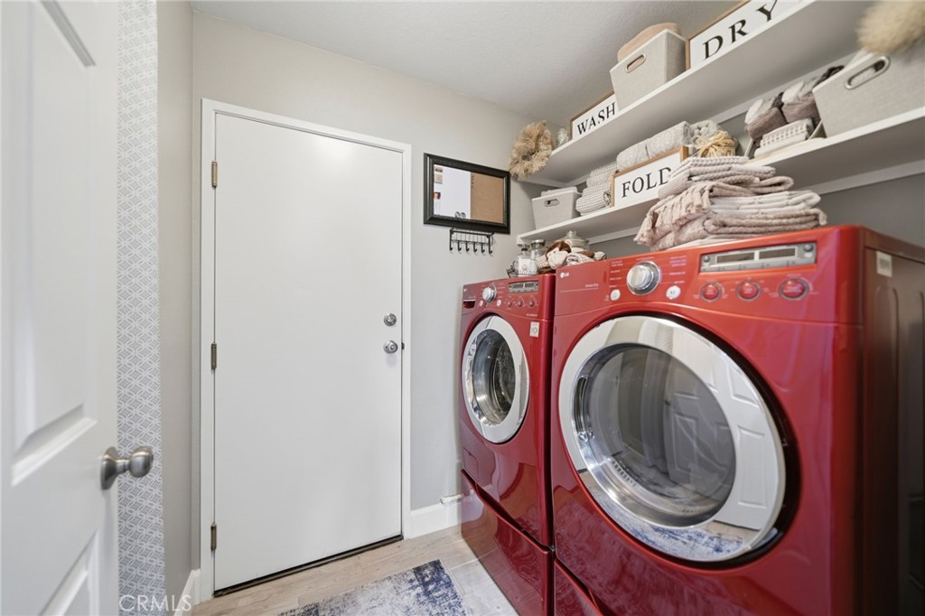 33433 Emerson Way, Unit A Temecula, CA 92592 - Photo 17 of 31 a utility room with dryer and washer