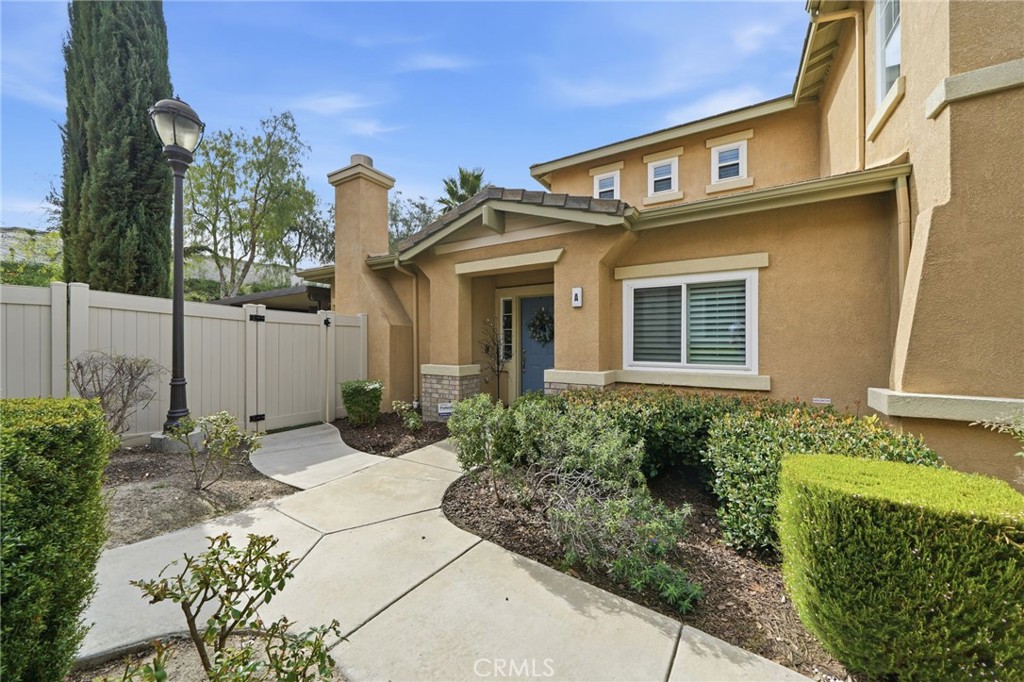 33433 Emerson Way, Unit A Temecula, CA 92592 - Photo 25 of 31 a front view of a house with garden