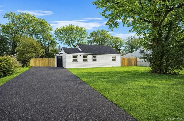 $584,999 | 10 Linda Lane, Central Islip, NY 11722