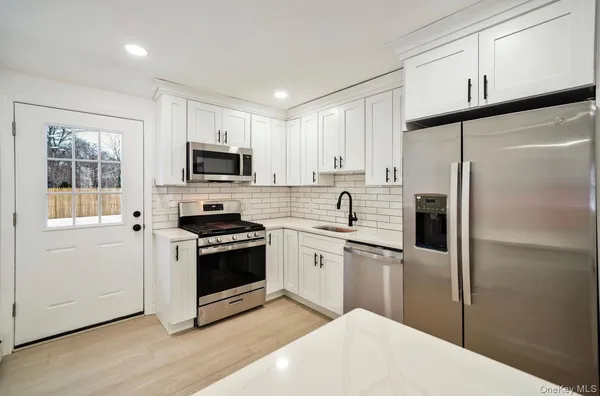 $584,999 | 10 Linda Lane, Central Islip, NY 11722