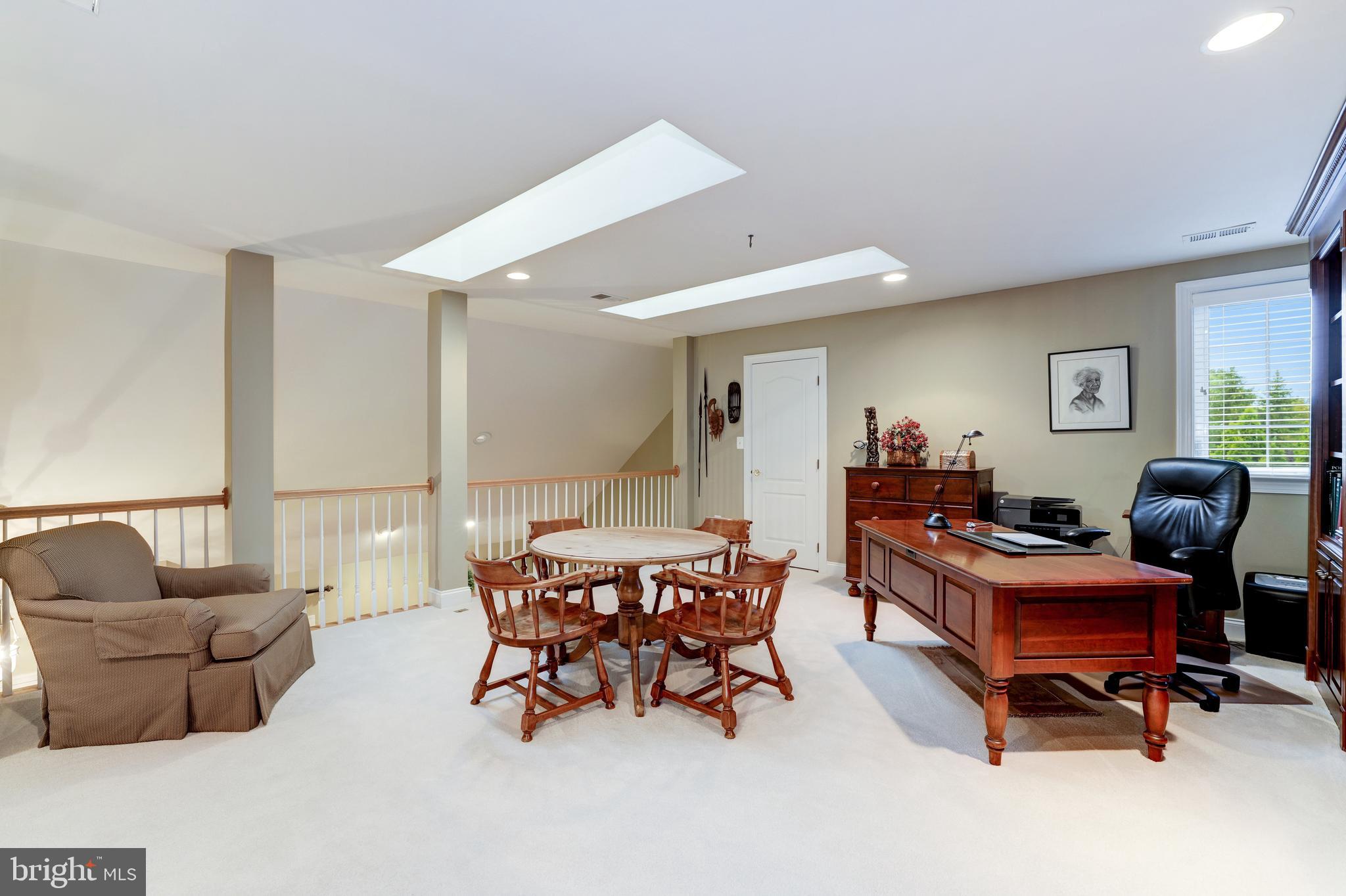 20135 Valhalla Square Ashburn, VA 20147 - Photo 24 of 41 a living room with furniture and a large window