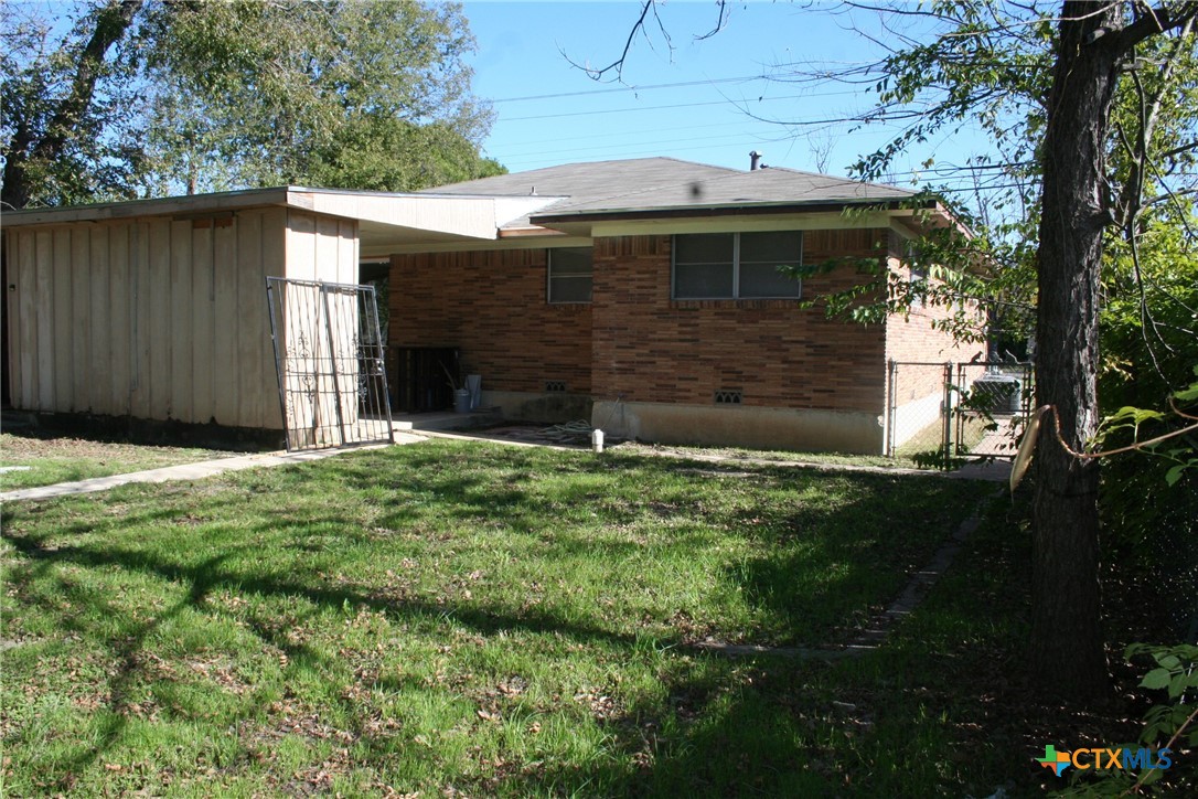 1611 North 10th Street Killeen, TX 76541 - Photo 4 of 31 a front view of a house with a yard