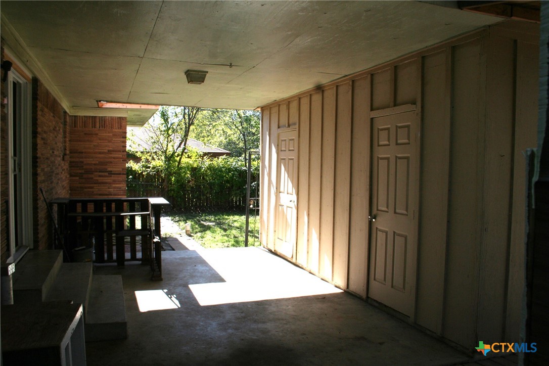 1611 North 10th Street Killeen, TX 76541 - Photo 10 of 31 a view of a porch
