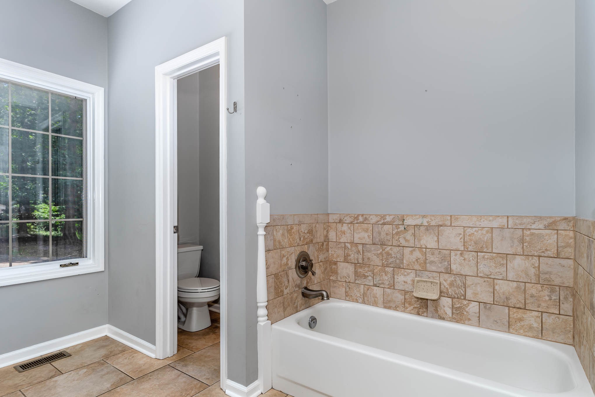 1102 Dora Whitley Road Franklin, TN 37064 - Photo 19 of 42 a bathroom with a bathtub