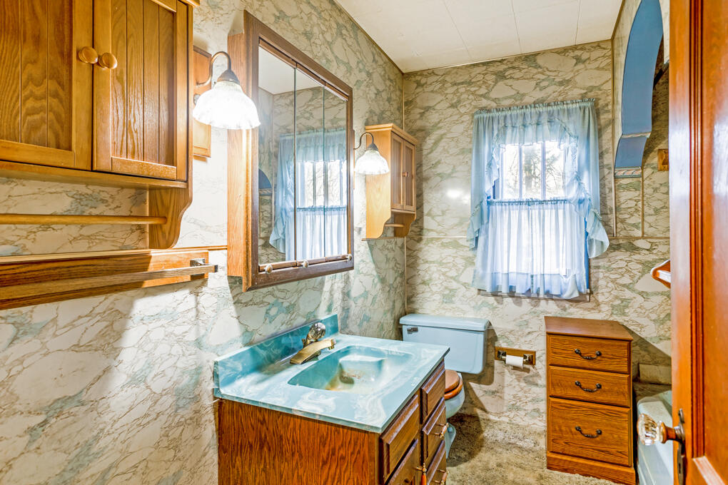 4678 Springport Road Jackson, MI 49201 - Photo 71 of 80 springport bathroom