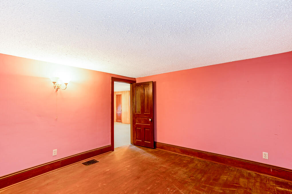 4678 Springport Road Jackson, MI 49201 - Photo 75 of 80 springport pink room