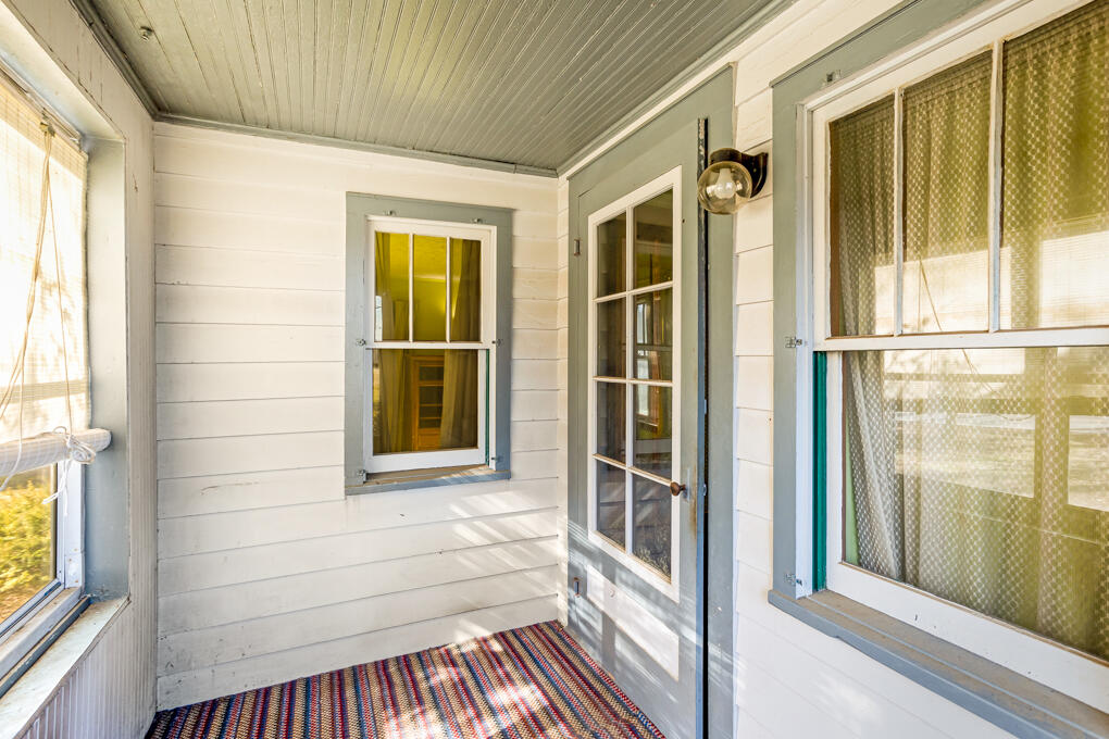 4678 Springport Road Jackson, MI 49201 - Photo 76 of 80 springport porch