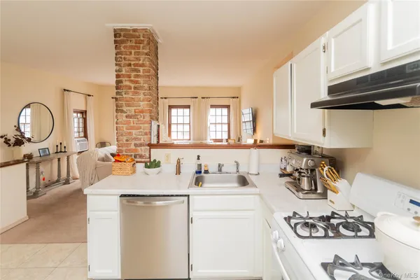 $2,000 | 102 Ward Street, Unit 1, Montgomery, NY 12549