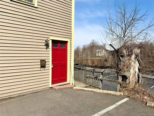 $2,000 | 102 Ward Street, Unit 1, Montgomery, NY 12549