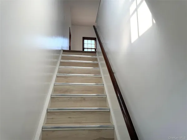$2,000 | 102 Ward Street, Unit 1, Montgomery, NY 12549