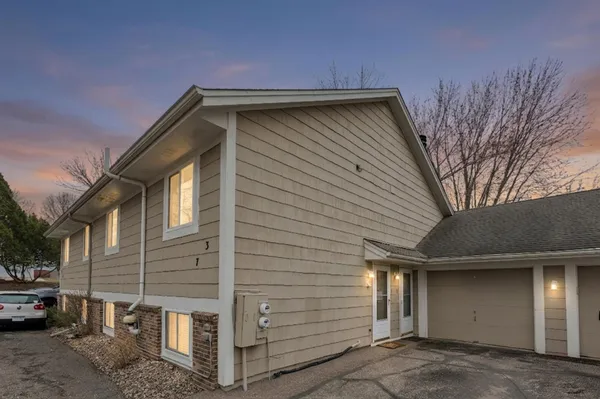 $210,000 | 3 Somerset Drive, Waconia, MN 55387