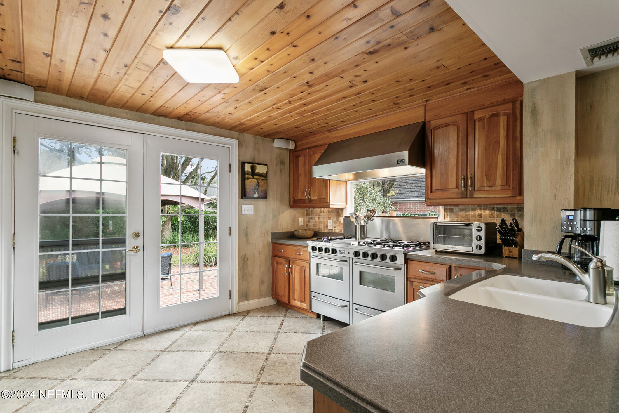 1111 Greenridge Road Jacksonville, FL 32207 - Photo 13 of 73 KITCHEN