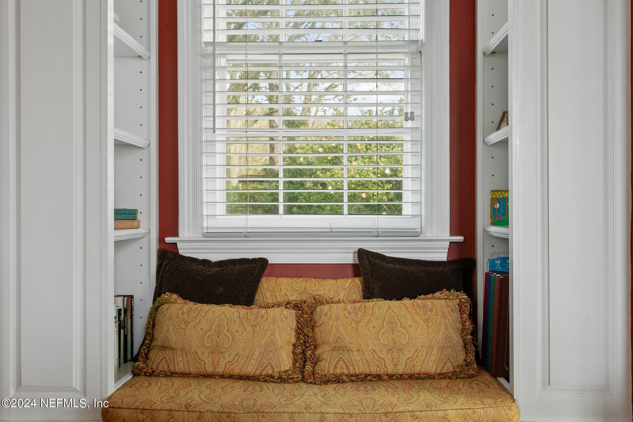 1111 Greenridge Road Jacksonville, FL 32207 - Photo 23 of 73 FAMILY ROOM