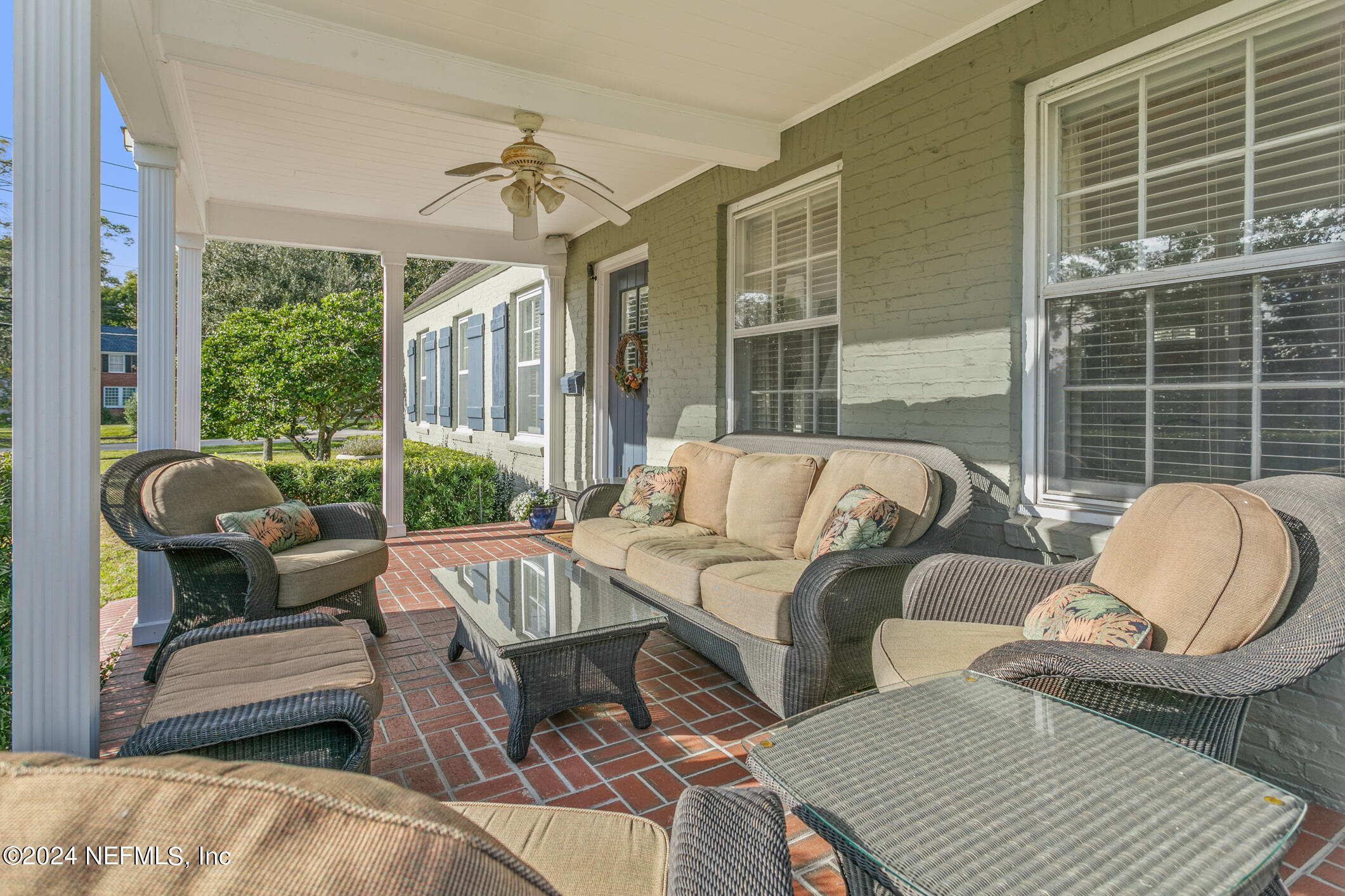 1111 Greenridge Road Jacksonville, FL 32207 - Photo 4 of 73 a living room with furniture and a window