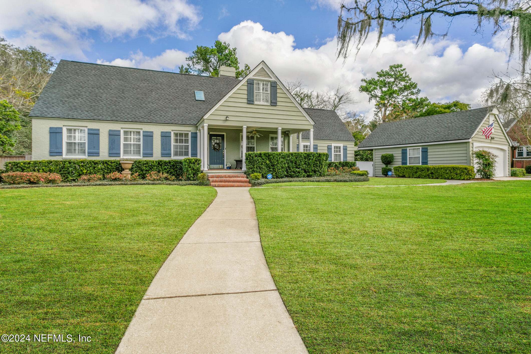 1111 Greenridge Road Jacksonville, FL 32207 - Photo 5 of 73 a front view of a house with a yard
