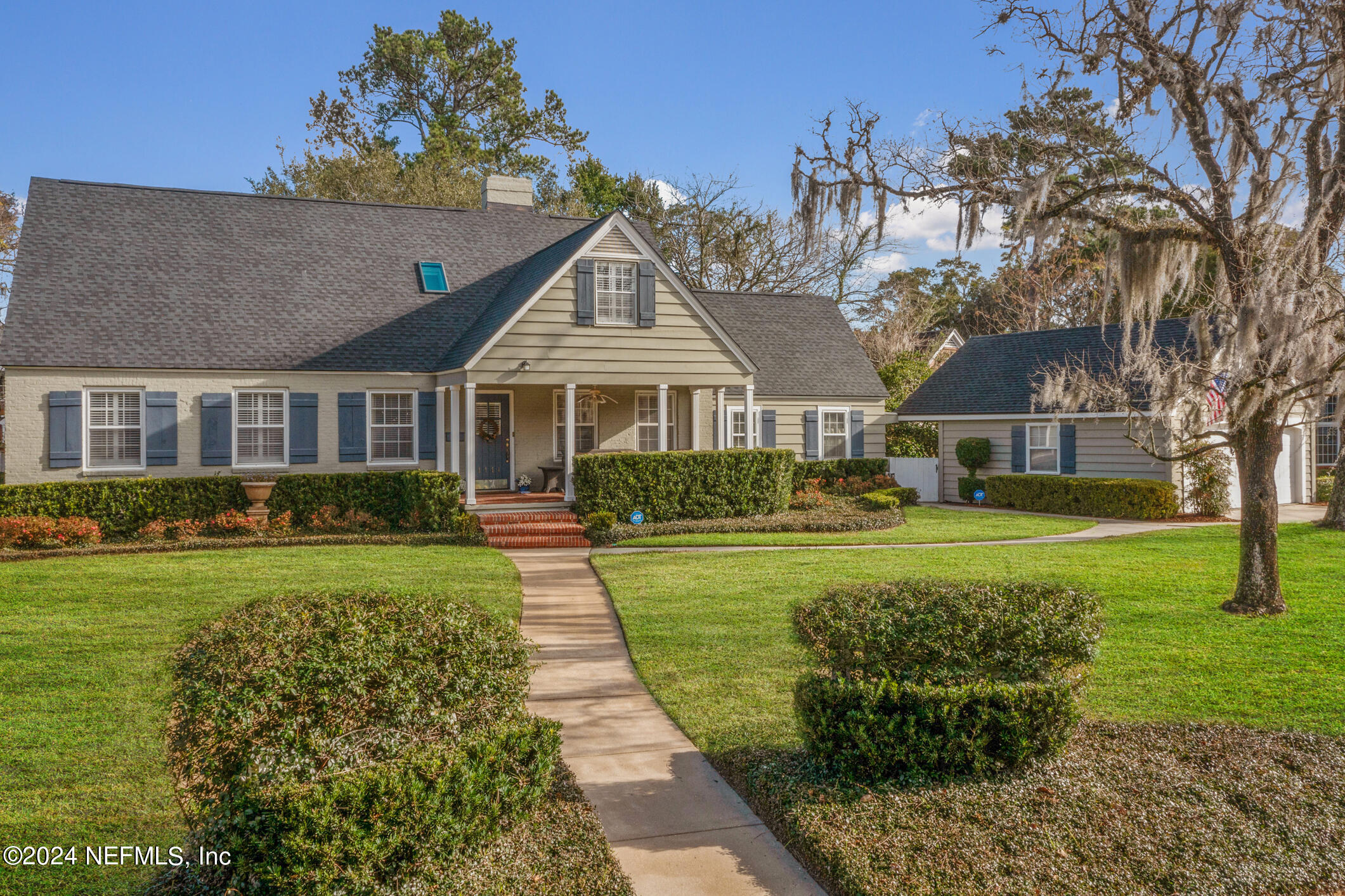1111 Greenridge Road Jacksonville, FL 32207 - Photo 73 of 73 a front view of a house with a garden