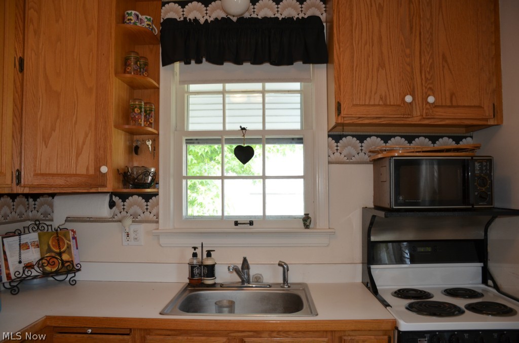 1564 Edgefield Road Lyndhurst, OH 44124 - Photo 8 of 22