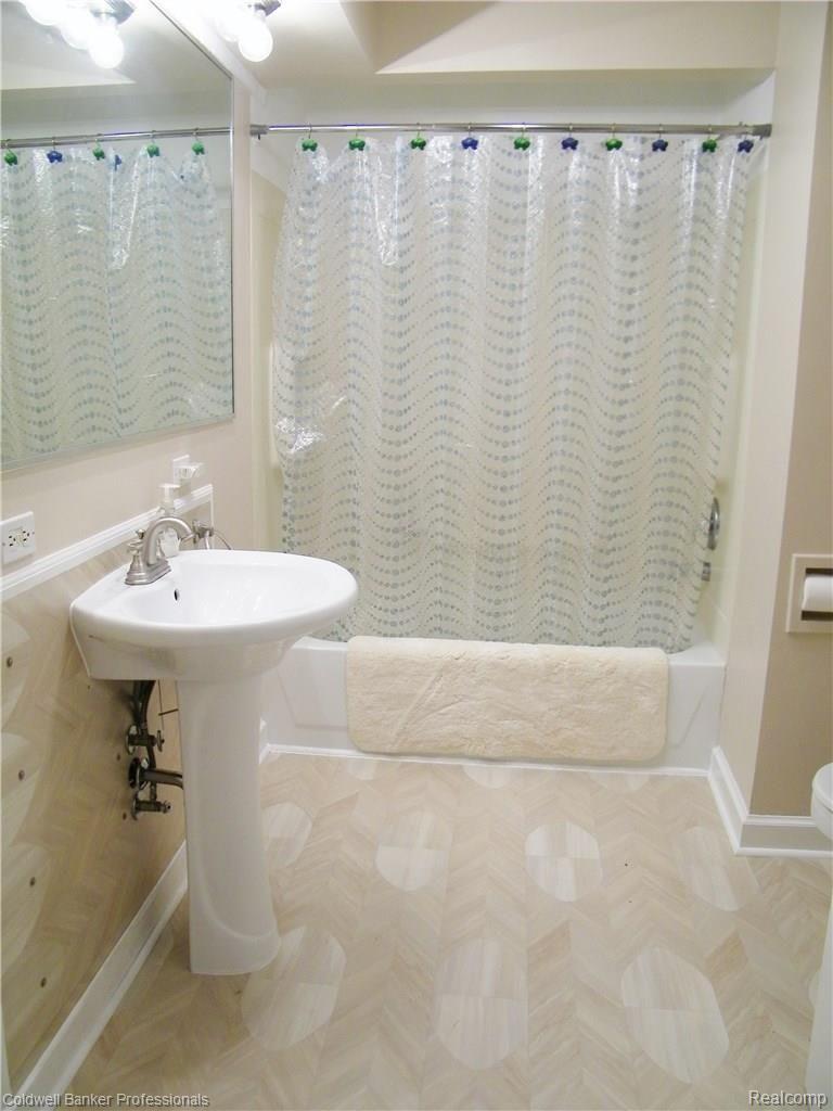 4110 East Hunters Creek Road Metamora, MI 48455 - Photo 10 of 20 100_6044.jpg