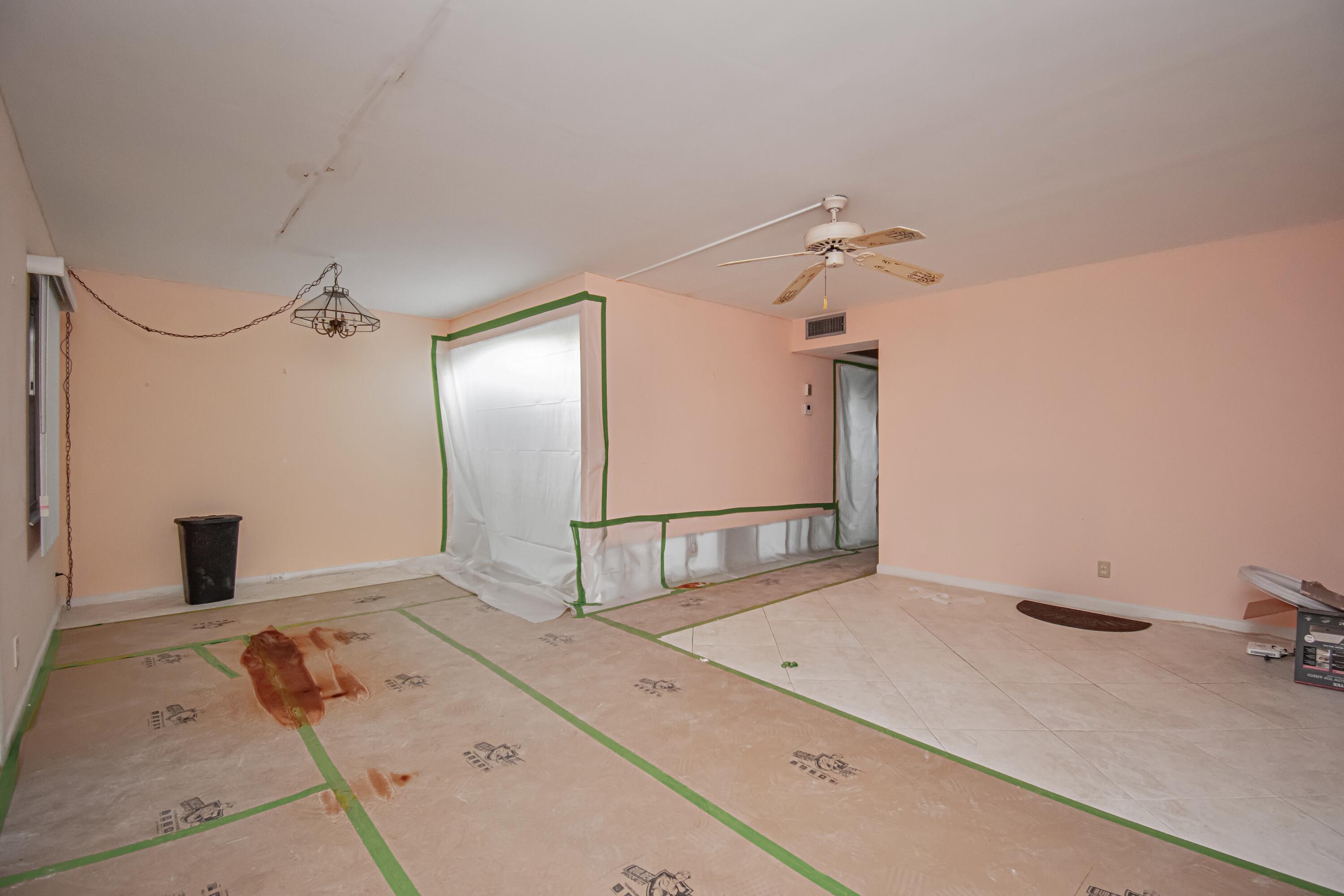 1006 Guildford East Boca Raton, FL 33434 - Photo 12 of 18 CBF8941B-ED16-4208-9A52-96A808B093F1