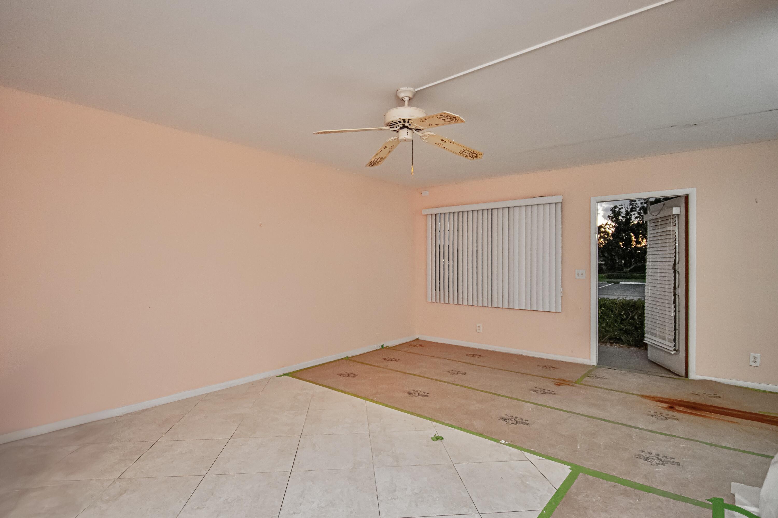1006 Guildford East Boca Raton, FL 33434 - Photo 14 of 18 FAD4D5B1-7521-44D0-9445-EB5257326175