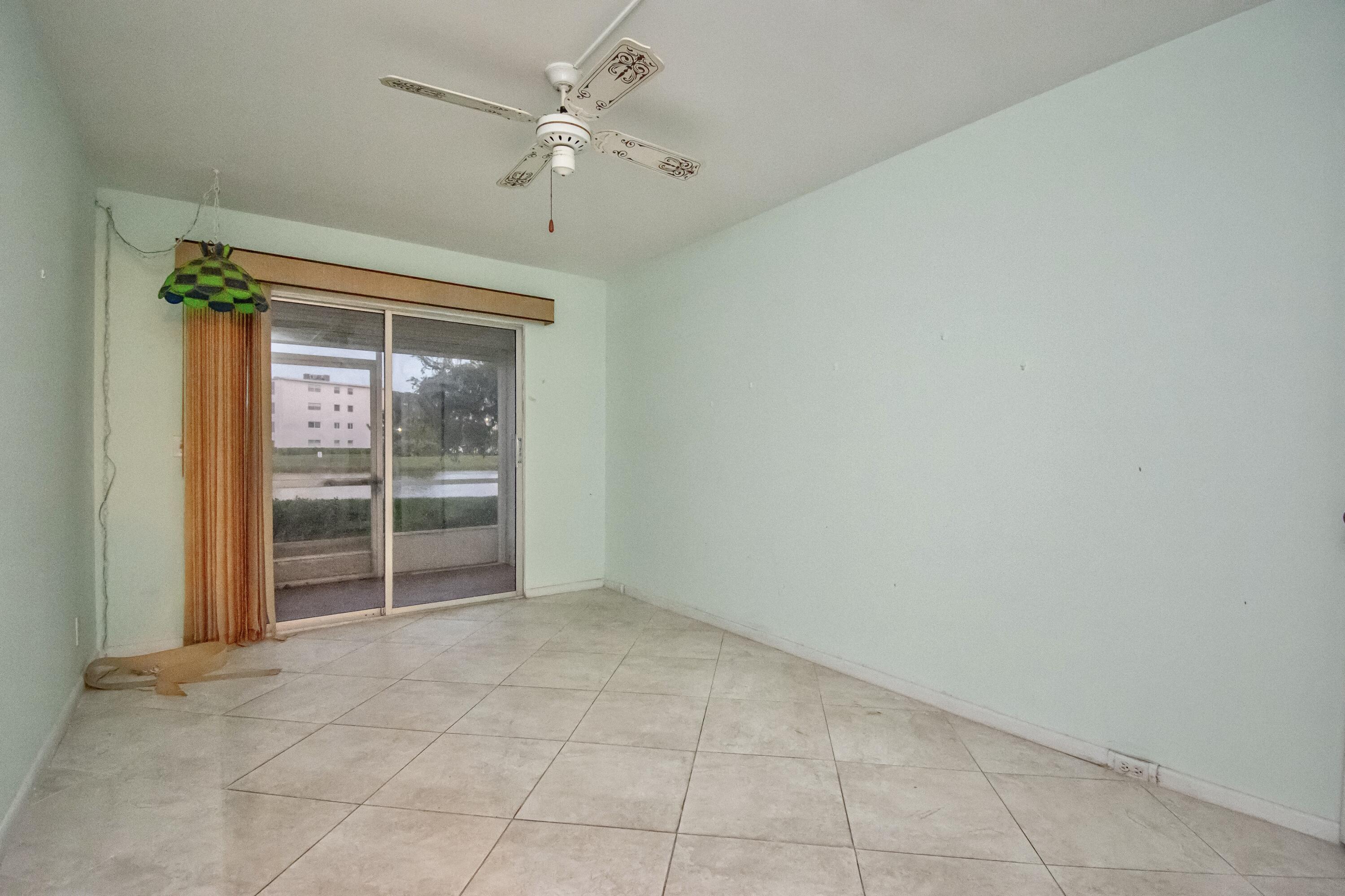 1006 Guildford East Boca Raton, FL 33434 - Photo 16 of 18 6228262A-3016-4525-9A4D-555C8CCE5788