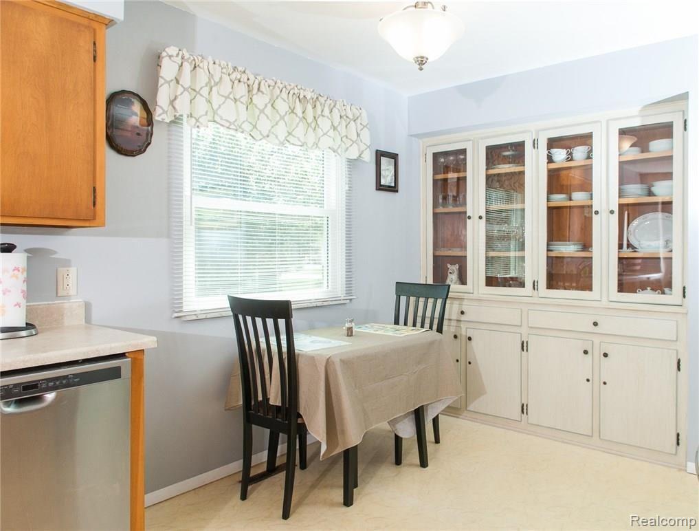 524 Chestnut Street Flushing, MI 48433 - Photo 10 of 32 C.Kitchen12