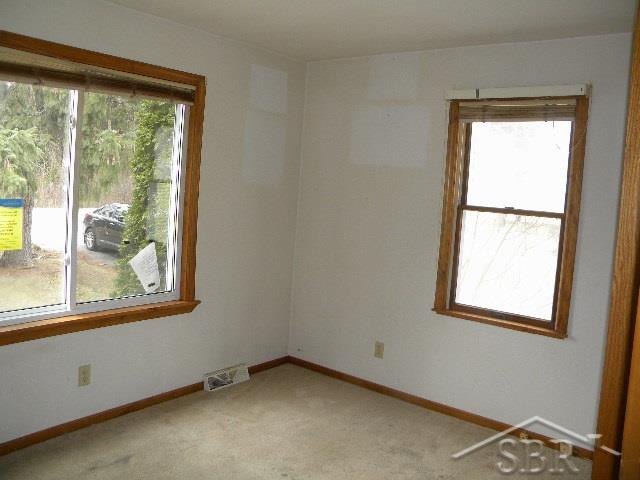 5555 Cole Road Saginaw, MI 48601 - Photo 7 of 13 31236993-6.JPG