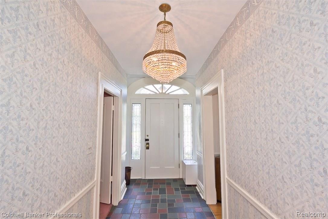 2324 Crooks Road Royal Oak, MI 48073 - Photo 9 of 51 AA1.jpg