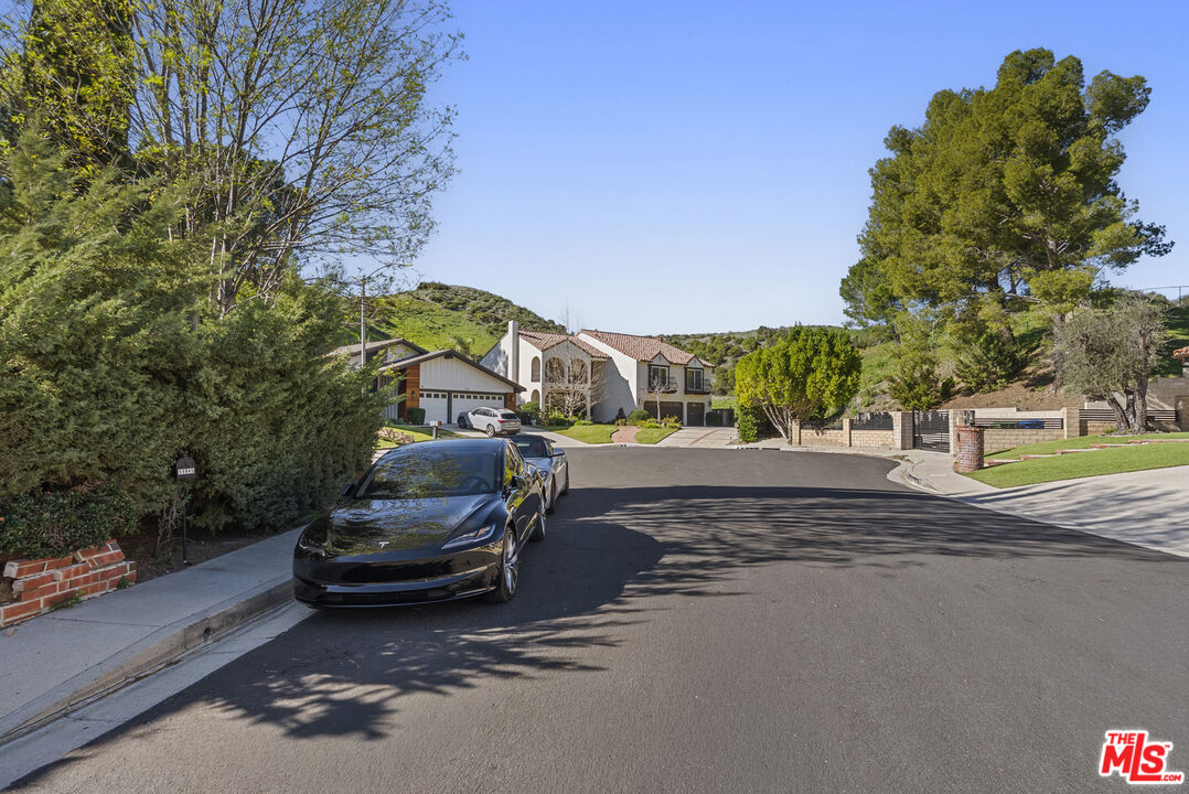 11945 Sonoma Way Porter Ranch, CA 91326 - Photo 16 of 17
