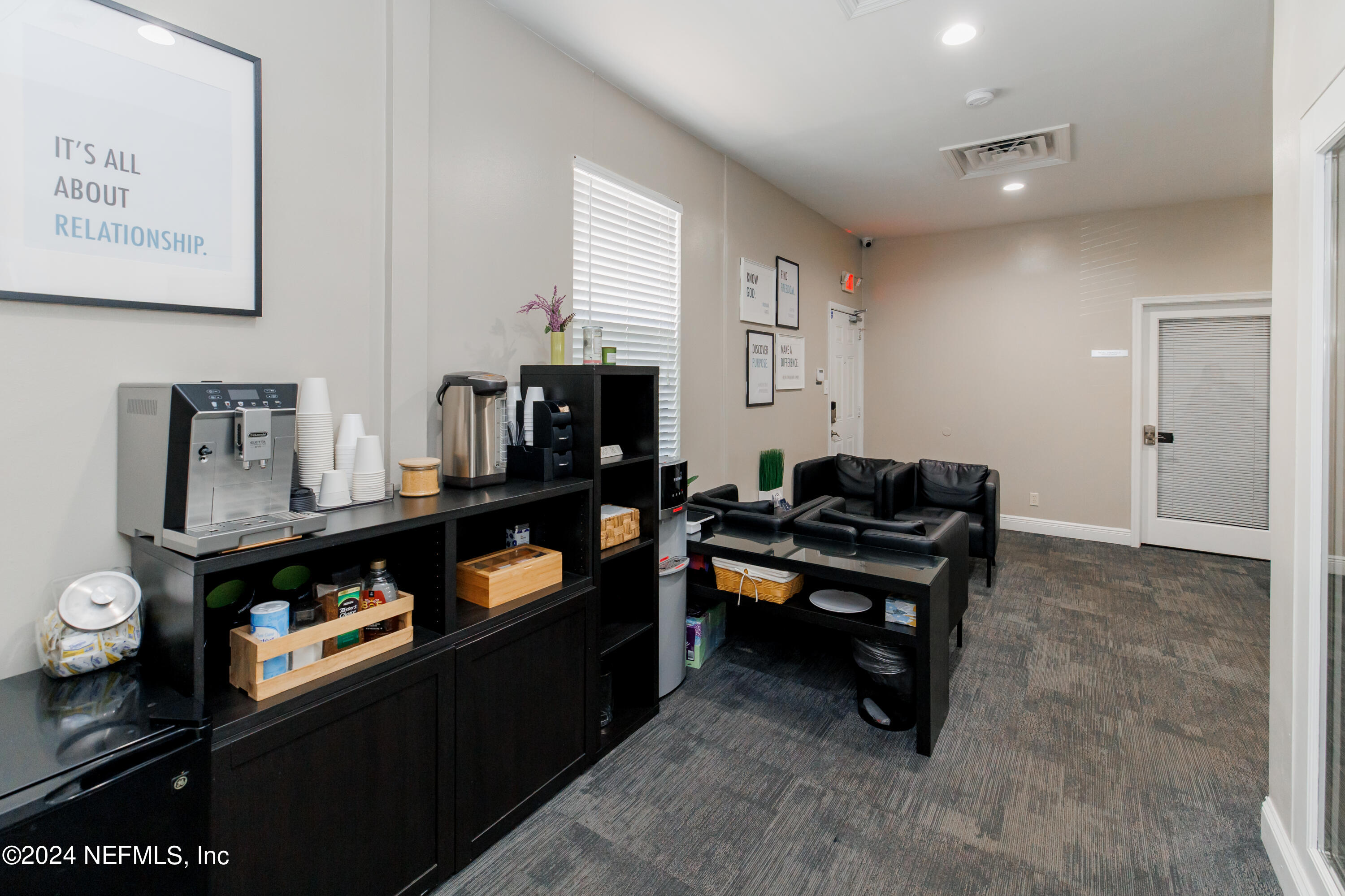 2016 Anniston Road Jacksonville, FL 32246 - Photo 20 of 40 WAITING AREA
