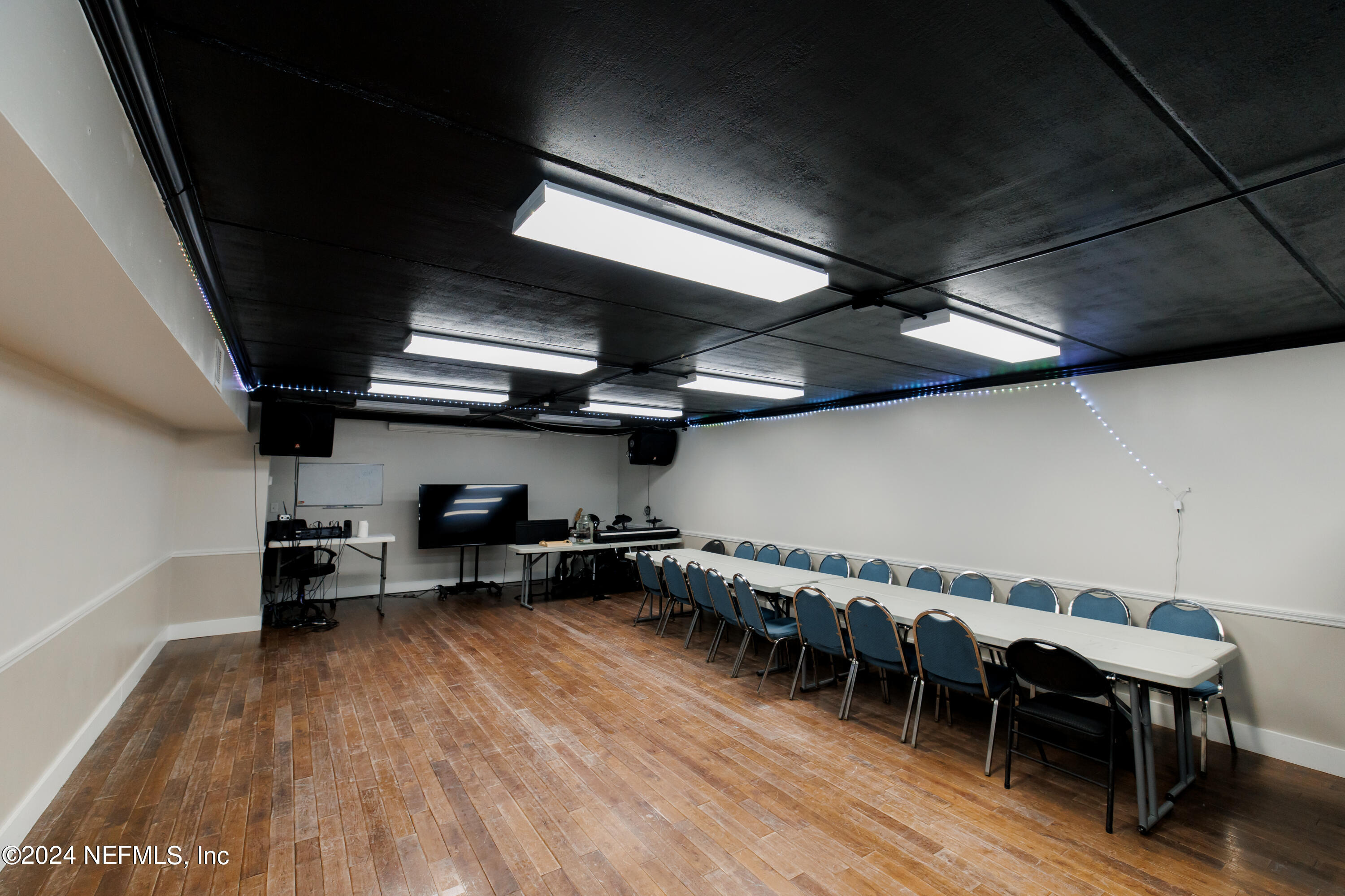 2016 Anniston Road Jacksonville, FL 32246 - Photo 30 of 40 Teens room upstairs