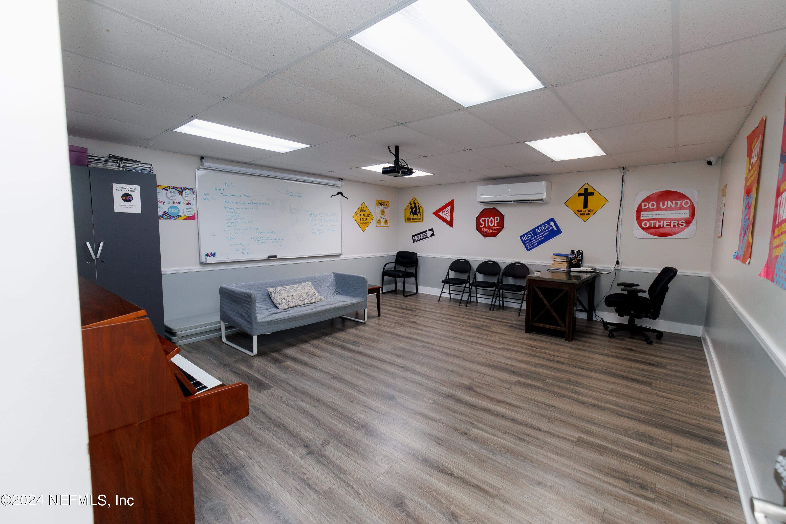 2016 Anniston Road Jacksonville, FL 32246 - Photo 33 of 40 CLASSROOM..