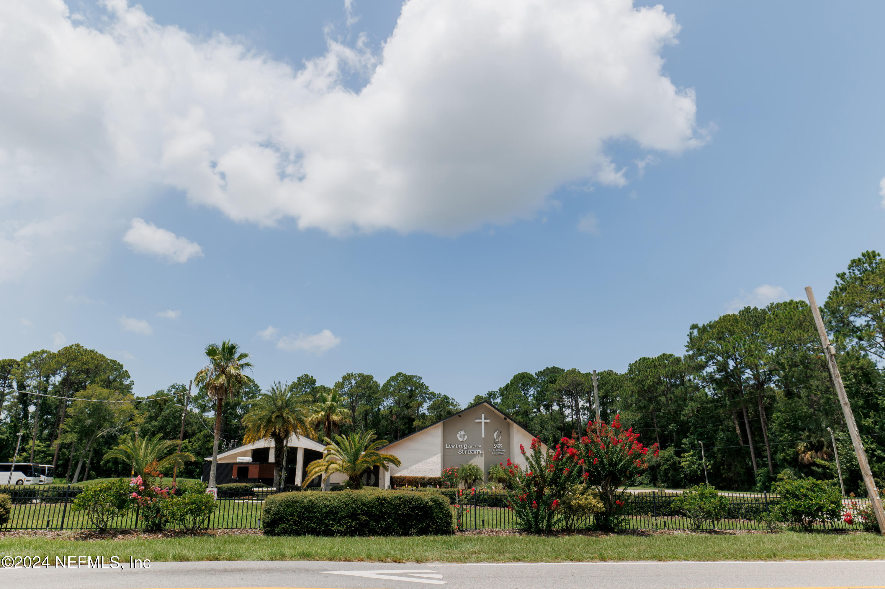 2016 Anniston Road Jacksonville, FL 32246 - Photo 5 of 40 FRONT LANDSCAPING