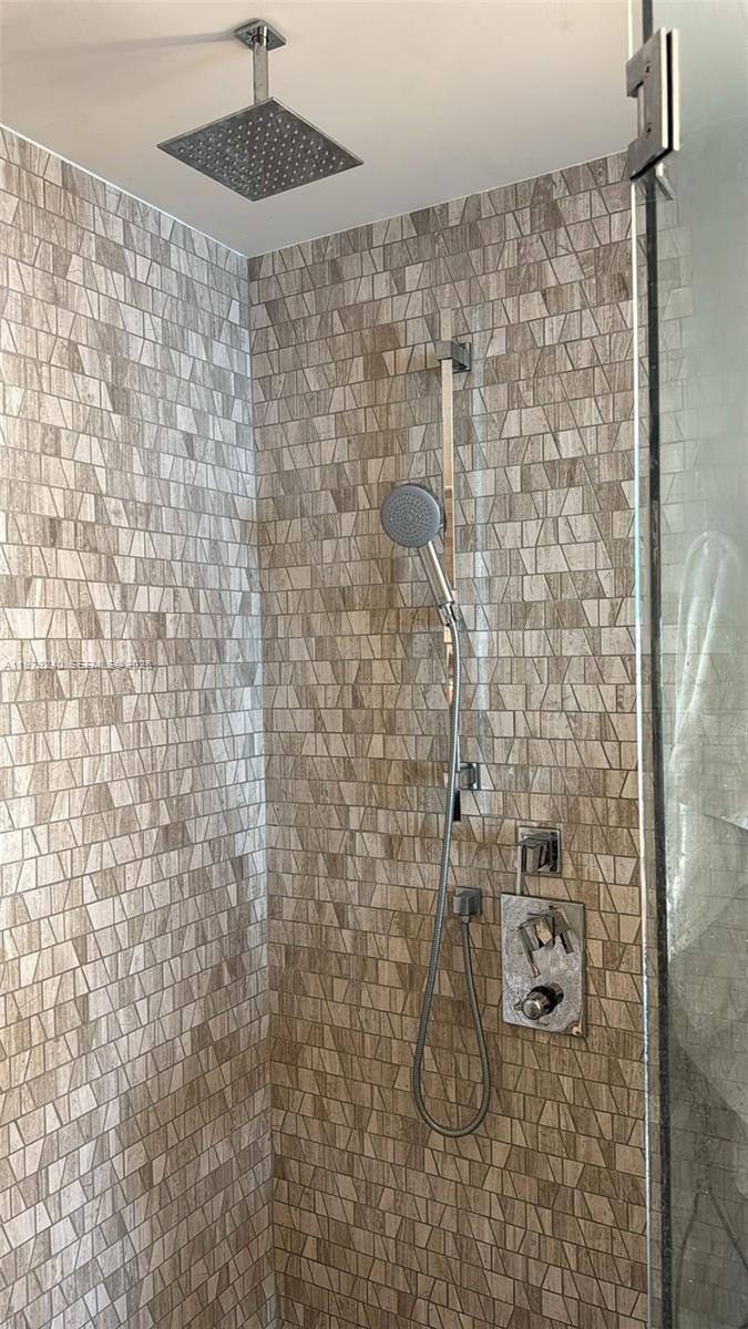 88 Southwest 7th Street, Unit 810 Miami, FL 33130 - Photo 4 of 10 a bathroom with a shower